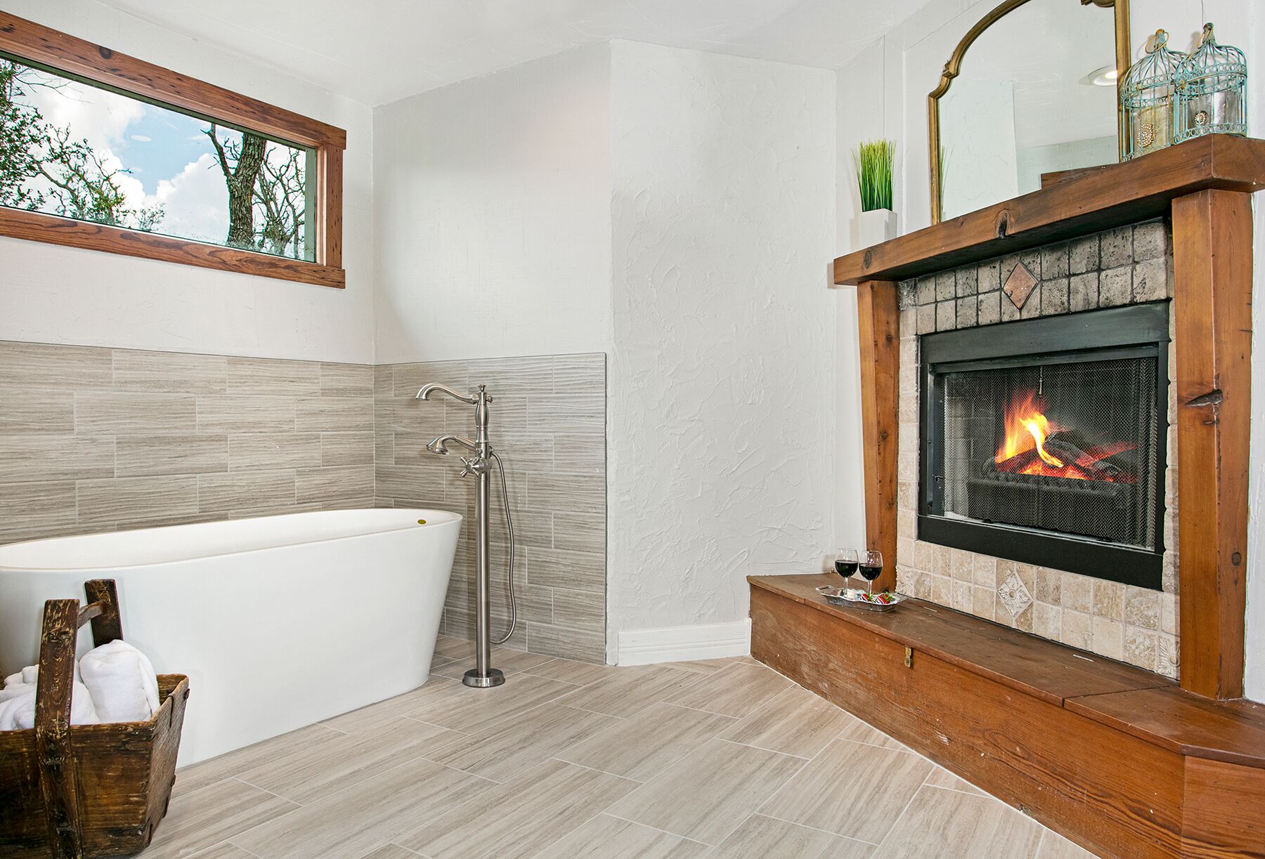 Honey Hill Morning Mimosa | Close to town | Hot Tub | Full Kitchen