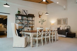 Dining - Modern Farmhouse in Wine Country. (Dayton)