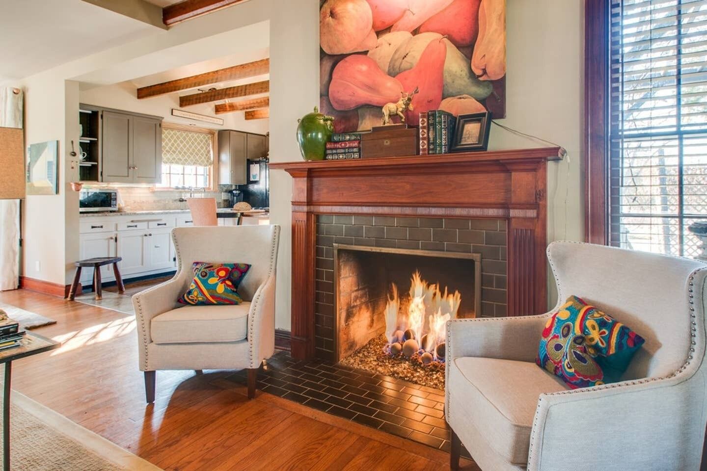 The Corner Cottage is set in the heart of Green Hills...10 minutes to downtown.