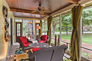 Dining - "Charming Nashville Cottage in Green Hills - Cozy, Family-Friendly Retreat!" (Nashville)
