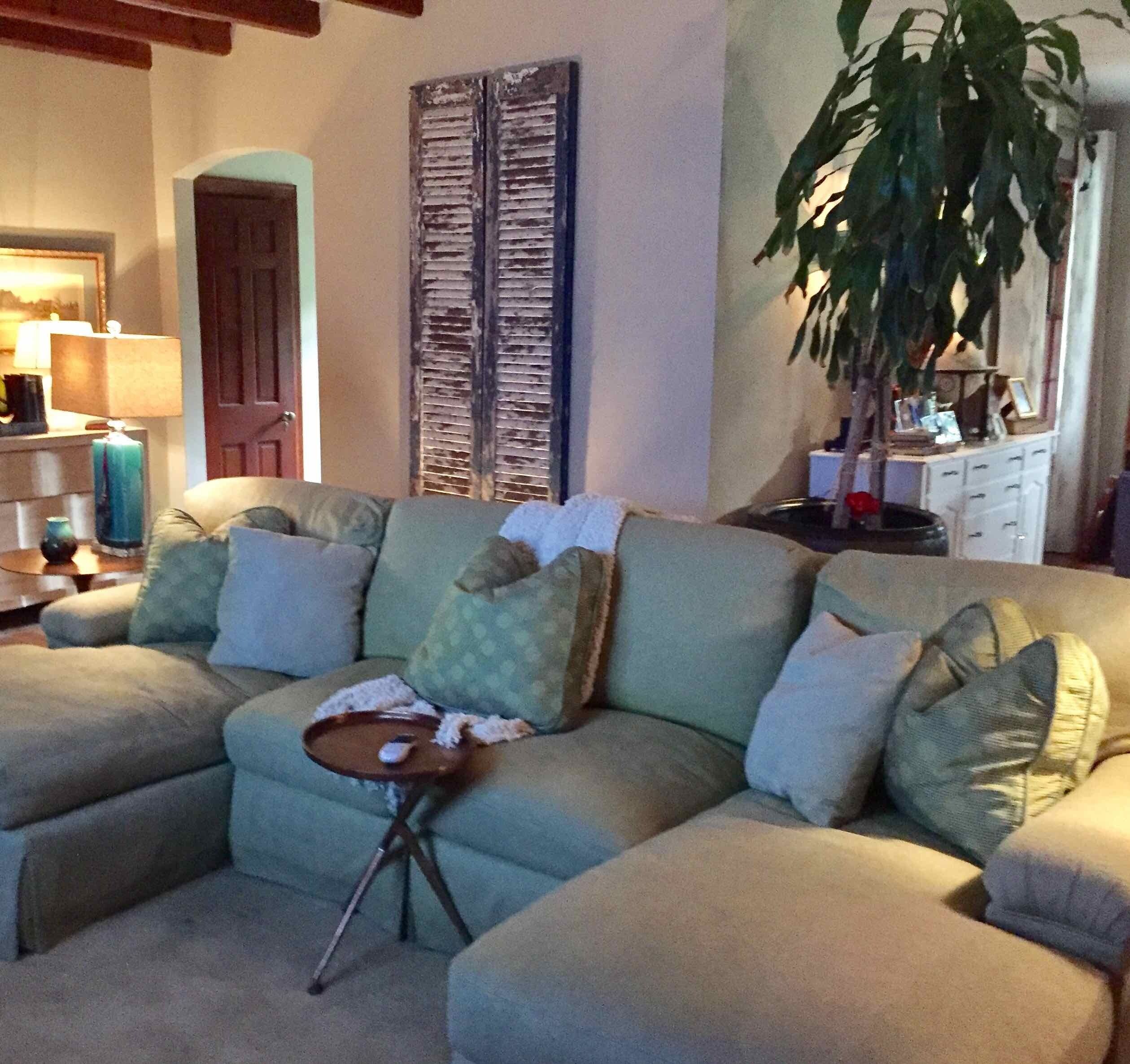 The Corner Cottage is set in the heart of Green Hills...10 minutes to downtown.