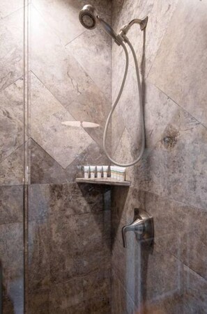 Shower, eco-friendly toiletries, hair dryer, towels - "Charming Nashville Cottage in Green Hills - Cozy, Family-Friendly Retreat!" (Nashville)