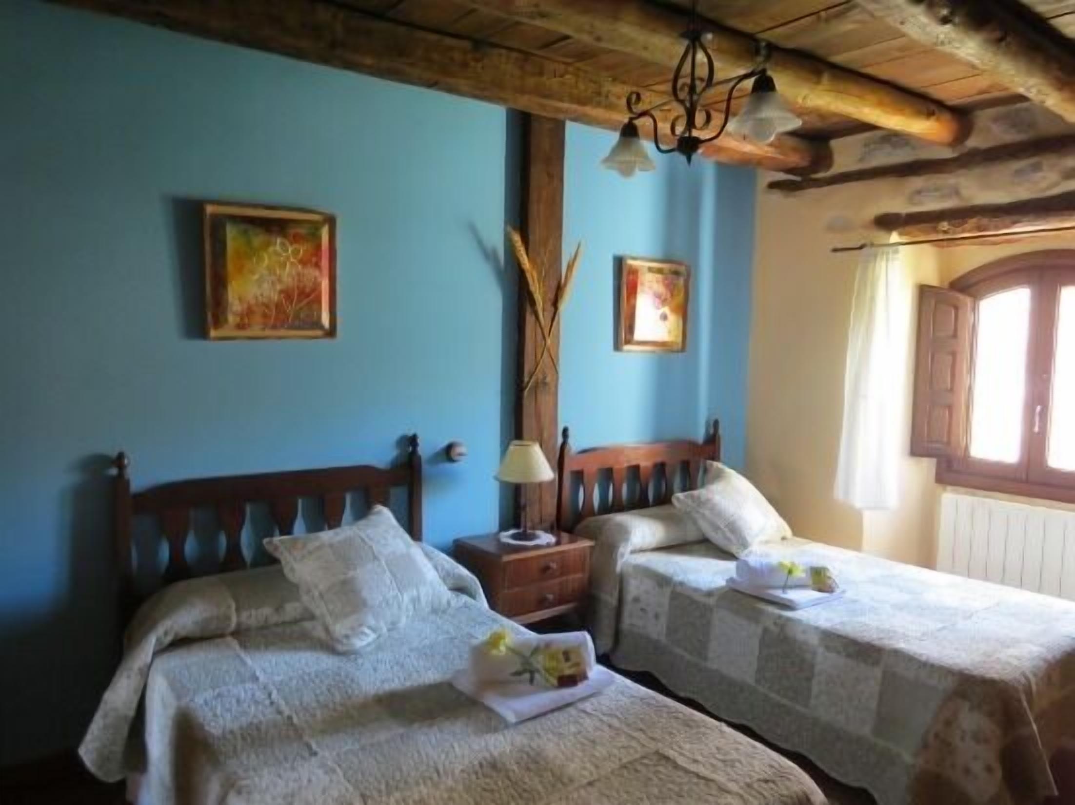 5 slaapkamers, een strijkplank/strijkijzer, gratis wifi, beddengoed