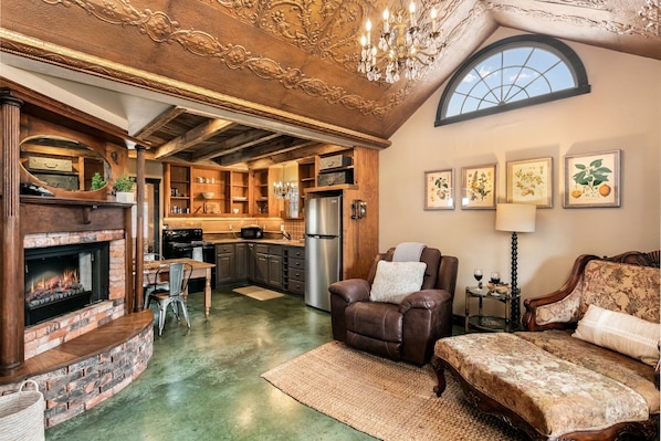 TV, fireplace, DVD player