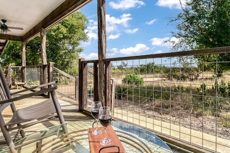 Outdoor dining. Honey Hill Wild Rose Cabin | Close to town | Hot Tub | Full kitchen
