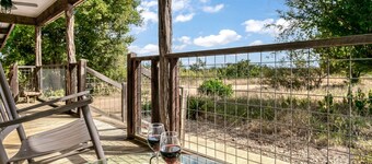 Honey Hill Wild Rose Cabin | Close to town | Hot Tub | Full kitchen