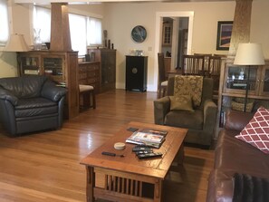 TV, fireplace, DVD player, books