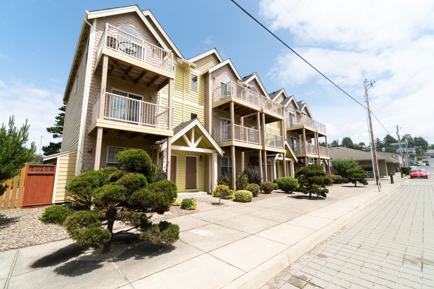 Fun at the beach located just one block away, enjoy oceanviews from the balcony