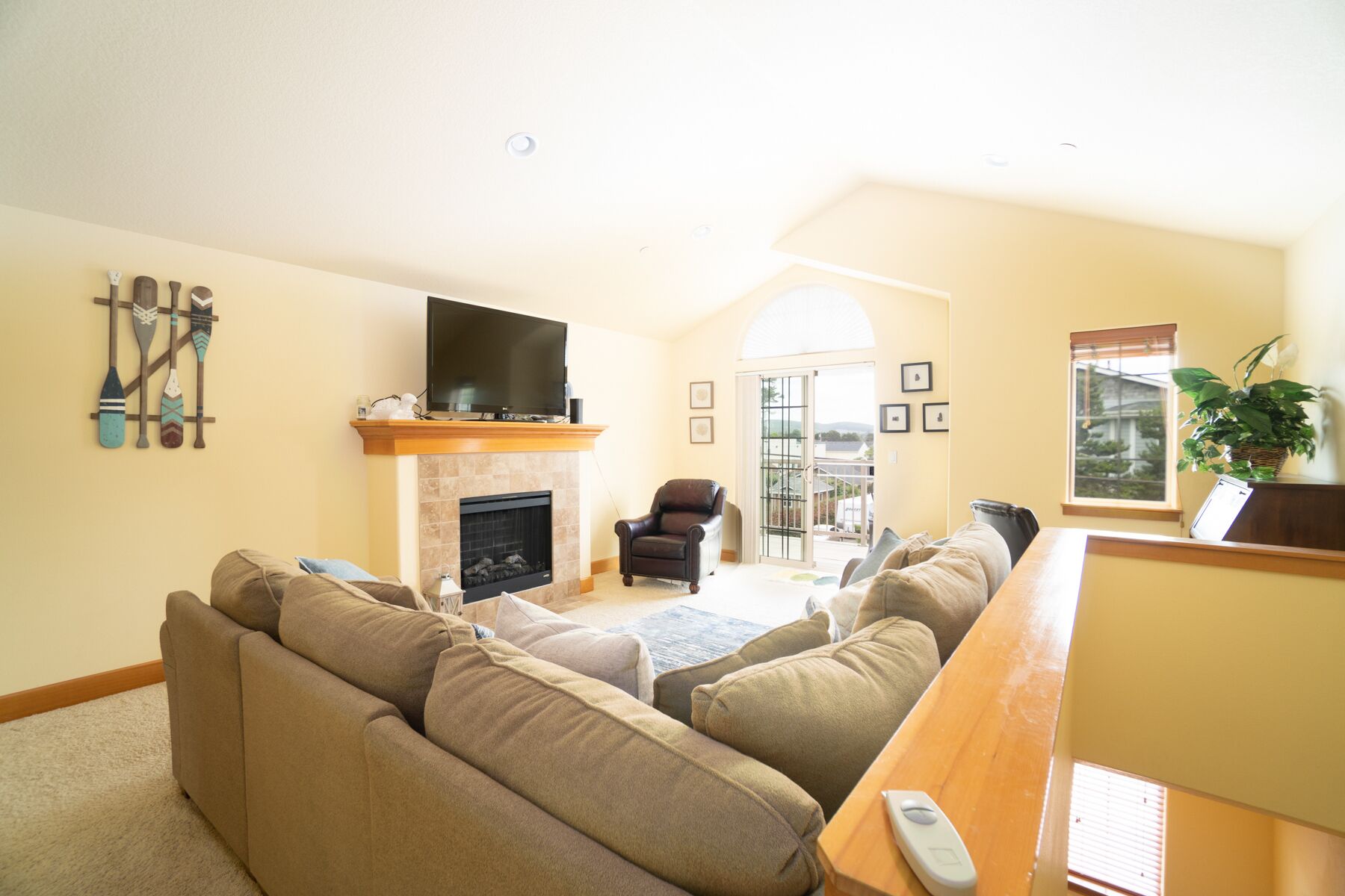 Fun at the beach located just one block away, enjoy oceanviews from the balcony