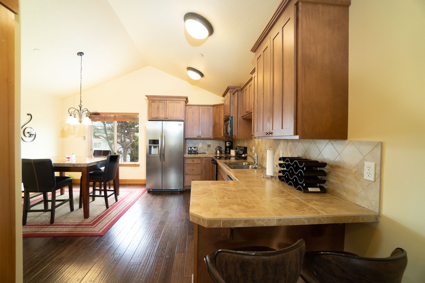 Fun at the beach located just one block away, enjoy oceanviews from the balcony