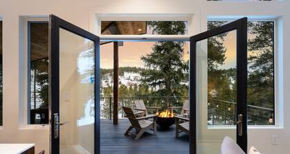 Riverfront Cabin – Hot Tub, Fire Pit & Steam Shower