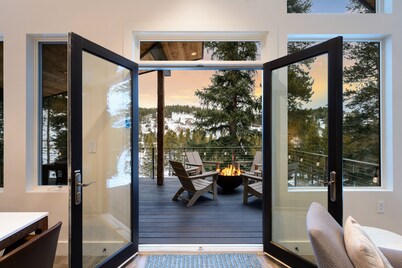 Riverfront Cabin – Hot Tub, Fire Pit & Steam Shower