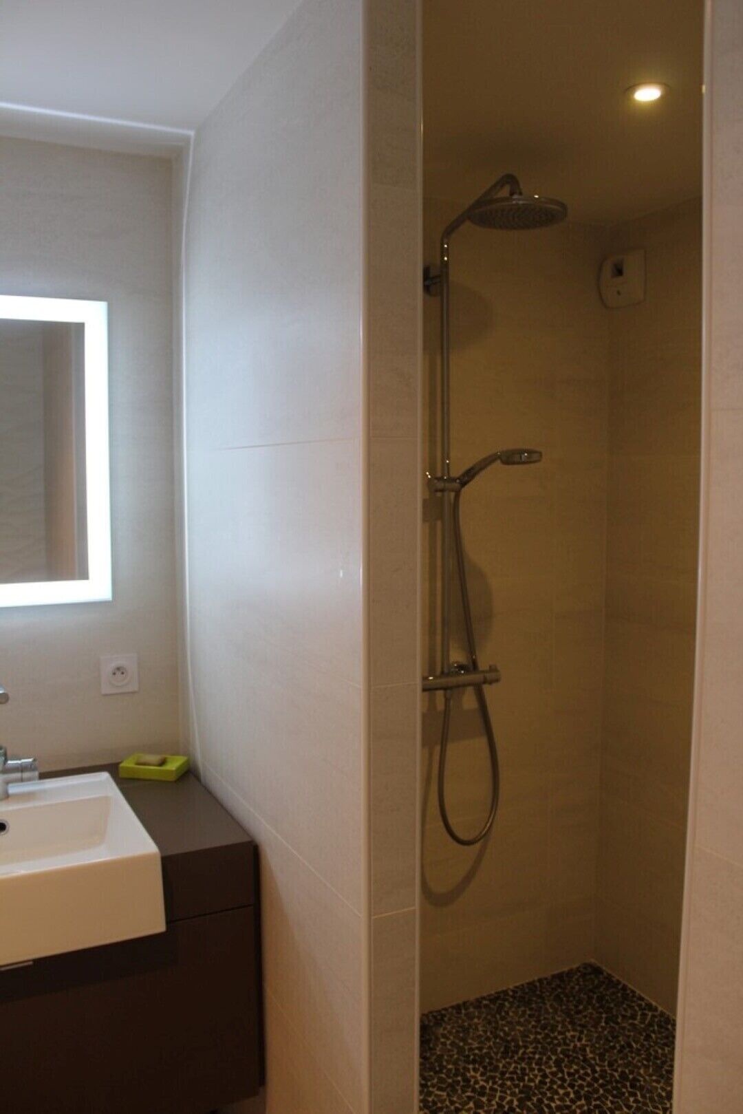 Combined shower/bathtub, hair dryer, towels, toilet paper