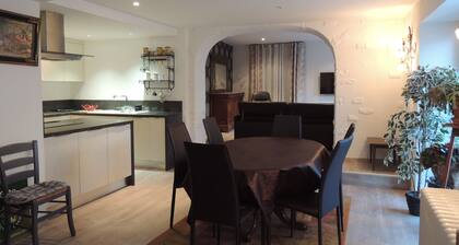 RENOVATED HOUSE ALL COMFORT IN THE HEART OF THE VILLAGE - PRIVATE PARKING 