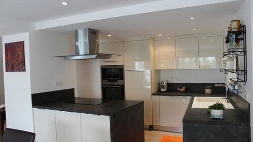 RENOVATED HOUSE ALL COMFORT IN THE HEART OF THE VILLAGE - PRIVATE PARKING