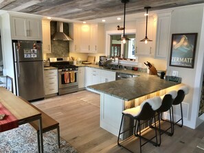 Fridge, oven, stovetop, dishwasher