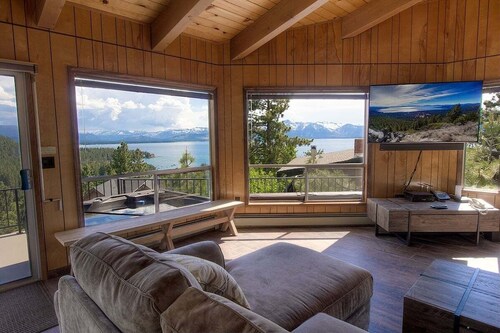 The Heights-Stunning Lake Views & Hot Tub | NVH1009