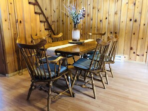 Dining - Ponderosa Cabin - 6 Bed/2 Bath  (Loon Lake)