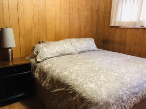 3 bedrooms, iron/ironing board, bed sheets - Ponderosa Cabin - 6 Bed/2 Bath  (Loon Lake)