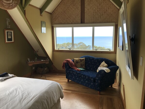 8 bedrooms, iron/ironing board, WiFi, bed sheets