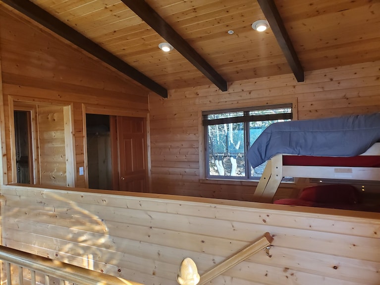 Enjoy The Spectacular Views From The Balcony And Cabin At This Mountain Location - Mount Laguna, CA