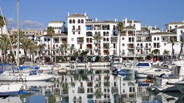 A marina with white buildings, palm trees, and boats. - Sun-Soaked Penthouse w/ 3 Terraces • Walk to Beach, Port & Dining • Sleeps 6 (Manilva)