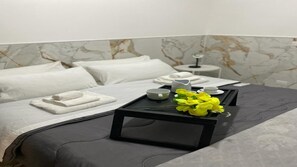 2 عدّة غرف نوم ومكواة/لوح كي وسرير سفر وواي فاي مجانًا