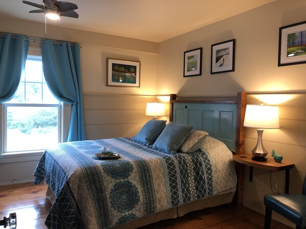 5 bedrooms, desk, iron/ironing board, travel cot