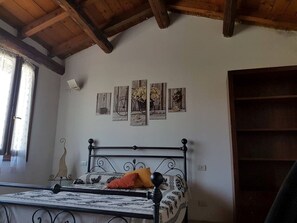1 bedroom - Borghetto rental near blue bubbles and at the outlet (Borghetto di Borbera)