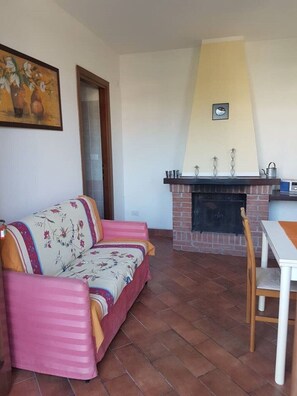 Fireplace - Borghetto rental near blue bubbles and at the outlet (Borghetto di Borbera)