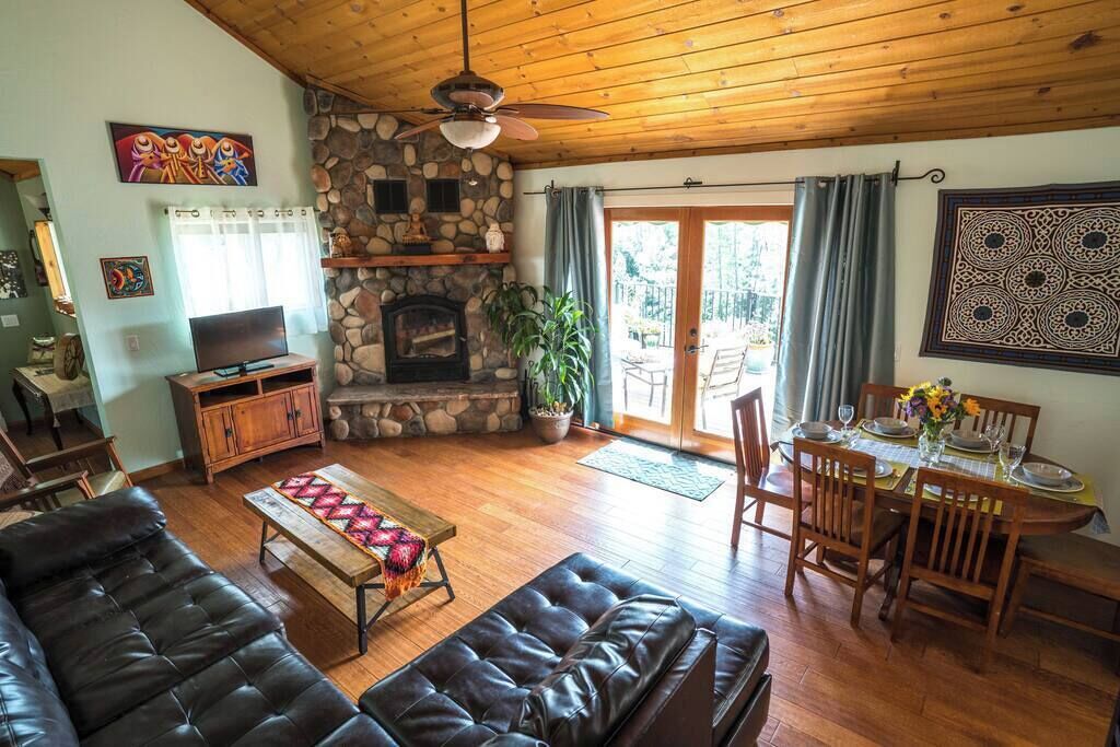 Lake house, 5 bedroom taste of Paradise