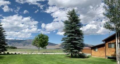 Uppoudu kaikkeen Cody ja Wyoming Walking Deer -mökkiin.