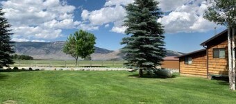 Plongez dans tout Cody et Wyoming Ă Walking Deer Cabin.