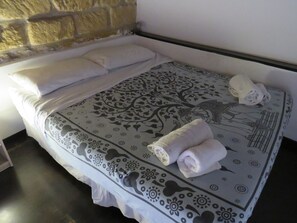 2 bedrooms, iron/ironing board, travel cot, free WiFi