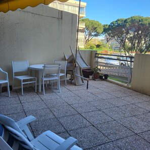 Outdoor dining - NICE ANTIBES SAINT LT CANNES RIVIERA BEACH POOL TENNIS SOLARIUM PARKING CAMERAS (Cagnes-Sur-Mer)