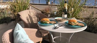 Enjoy a fantastic view of the Schlei in our spacious and charming "Speicherheimat" vacation apartment, which is located directly on Kappeln harbor in the historic warehouse