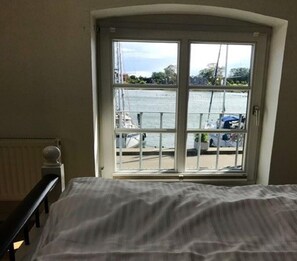 1 bedroom, iron/ironing board, free WiFi, bed sheets - Enjoy a fantastic view of the Schlei in our spacious and charming "Speicherheimat" vacation apartment, which is located directly on Kappeln harbor in the historic warehouse (Kappeln)
