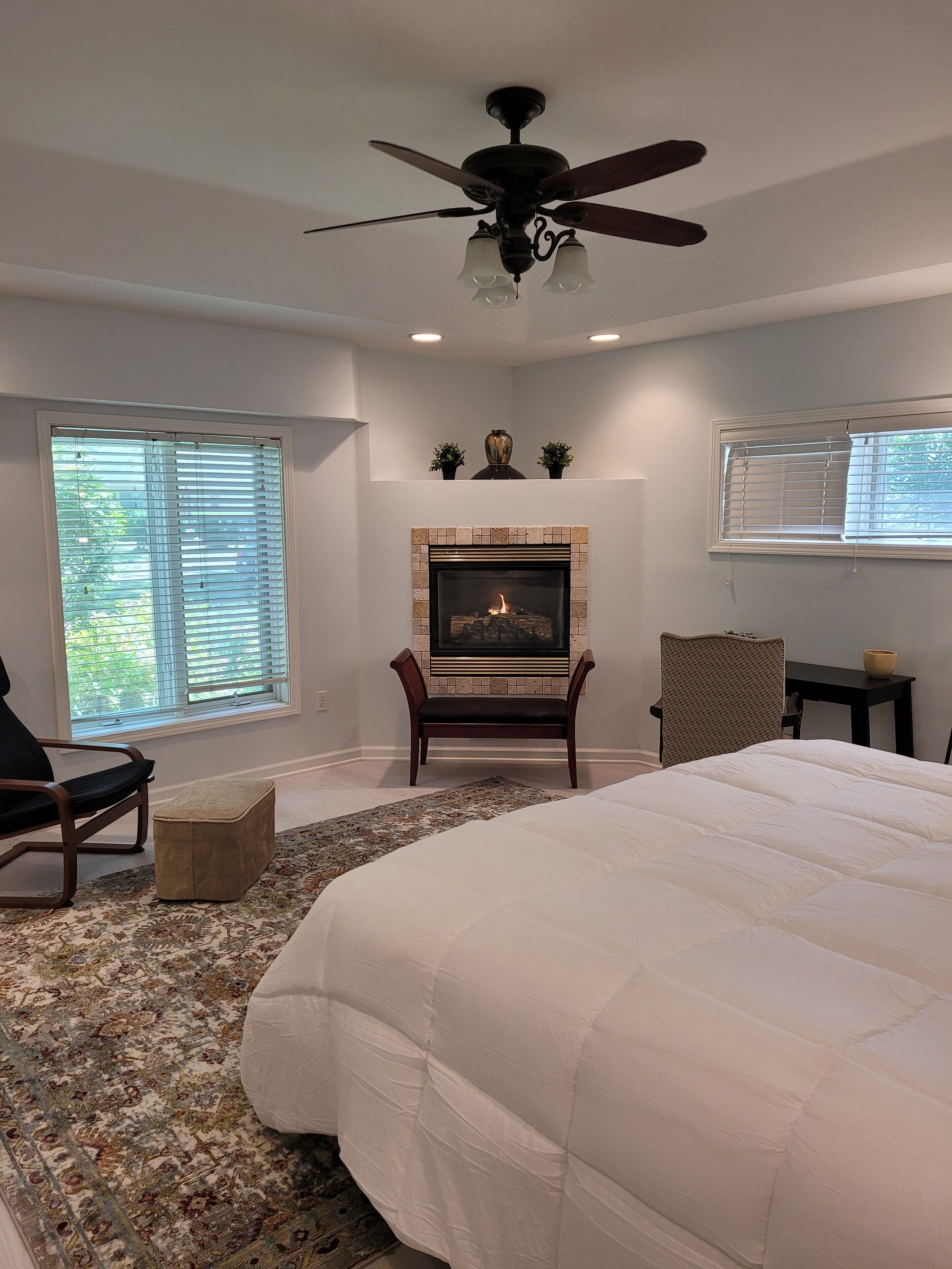 Charming lake cottage