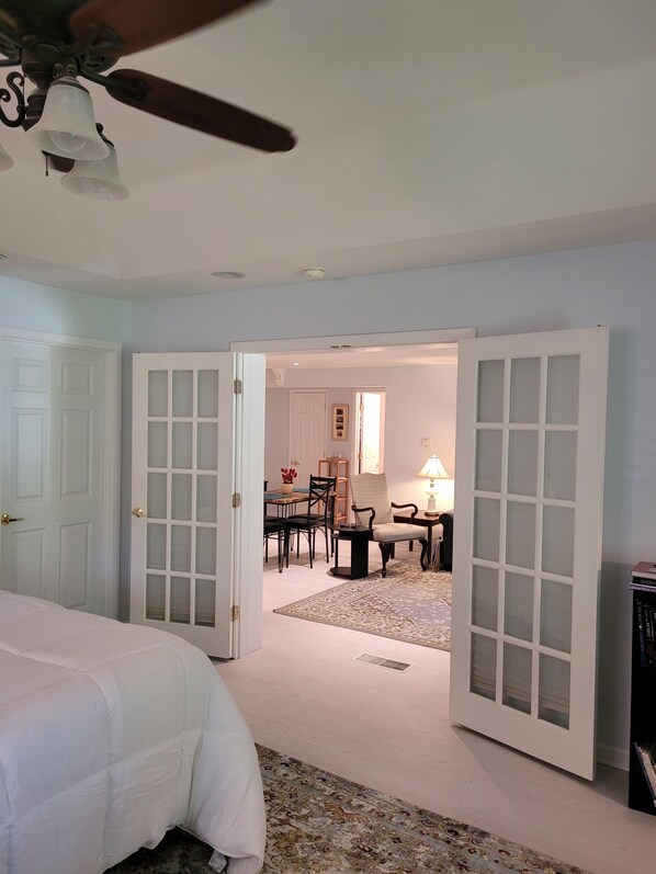 3 bedrooms, free WiFi, bed sheets, wheelchair access - Charming lake cottage (Cassopolis)