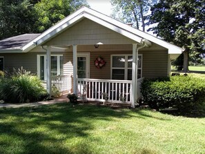 Exterior - Charming lake cottage (Cassopolis)