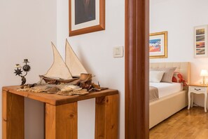 4 chambres, coffre-fort, fer et planche à repasser, lit de bébé portatif