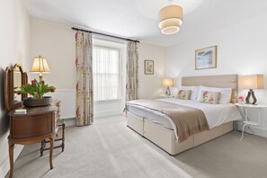 4 slaapkamers, een strijkplank/strijkijzer, gratis wifi, beddengoed