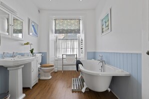 Hair dryer, towels, soap, toilet paper - LUXURY 5 STAR HOLIDAY HOME IN ST DAVIDS (St Davids)