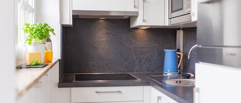 Fridge, microwave, stovetop, dishwasher