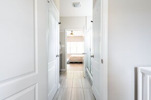 5 chambres, bureau, fer et planche à repasser, accès au Wi-Fi (inclus)