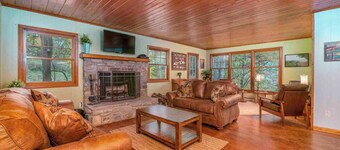 Keaton Cottage -Breathtaking Views, Spacious Charm