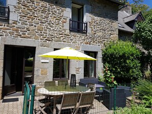 Outdoor dining - GITE LA ROCQUE with swimming pool (Bonnemain)
