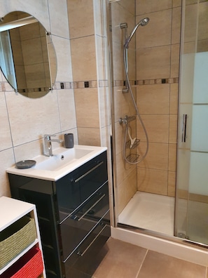Shower, hair dryer, towels, toilet paper