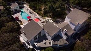 Exterior - Beverly Hills Dream Home with pool and view hidden down private celebrity lane. (Beverly Hills)