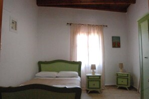 2 slaapkamers, een strijkplank/strijkijzer, gratis wifi, beddengoed